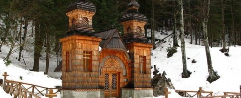 russian-chapel-vrsic-winter